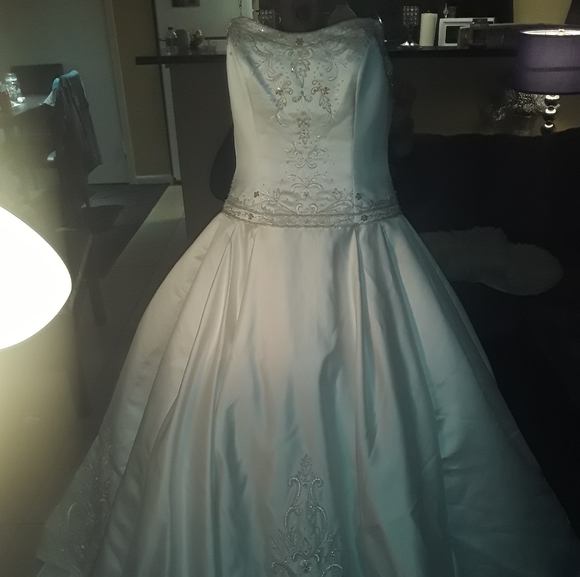 Alfred Angelo Dresses & Skirts - Brand new wedding dress